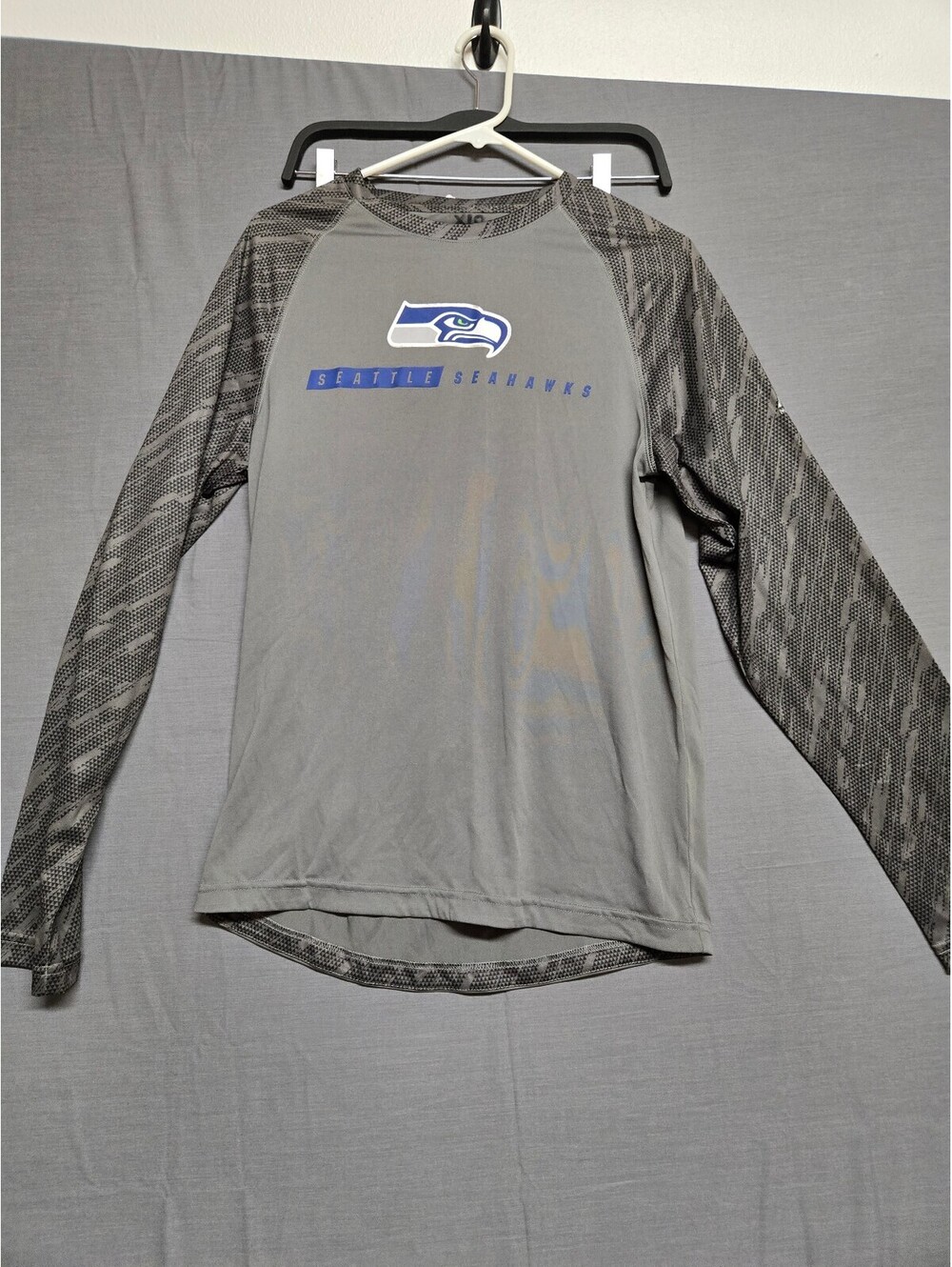 Seattle Seahawks NWT Gray Long Sleeve Shirt Small